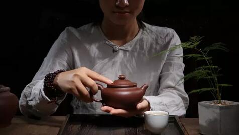 茶香弥漫健康路，瘦身养生茶饮必备
